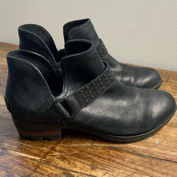 Sorel Lolla II Strap Stud Women's Boots Black size 7.5 - Picture 1 of 6